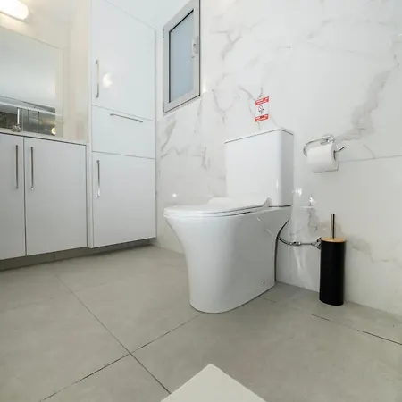 Near Center 1 Bedroom Flat Lejlighed