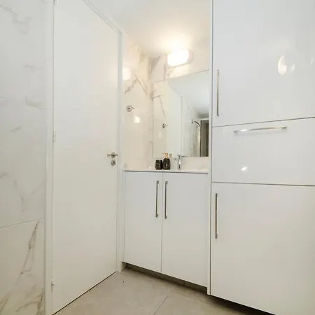 Near Center 1 Bedroom Flat Lejlighed *