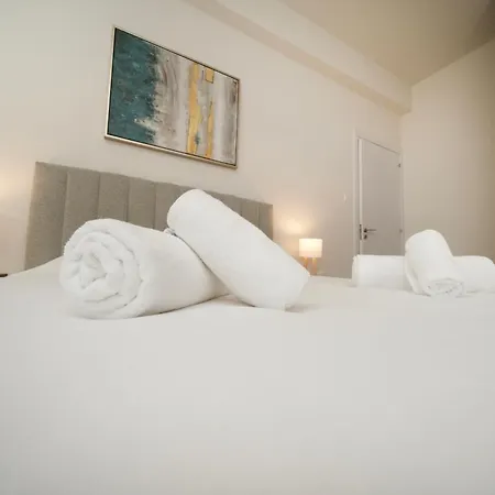 Near Center 1 Bedroom Flat דירה *