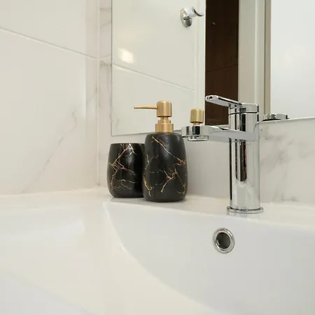 דירה Near Center 1 Bedroom Flat *